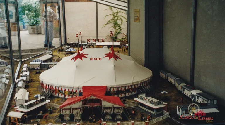 1995 Knie im Winterquartier
