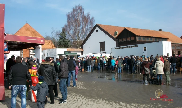 2016 Zirkus Charles Knie in Einbeck Tag der offenen Tür